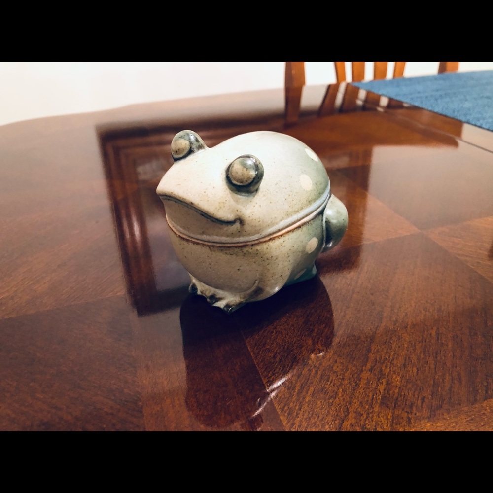 Ceramic Frog Trinket Box